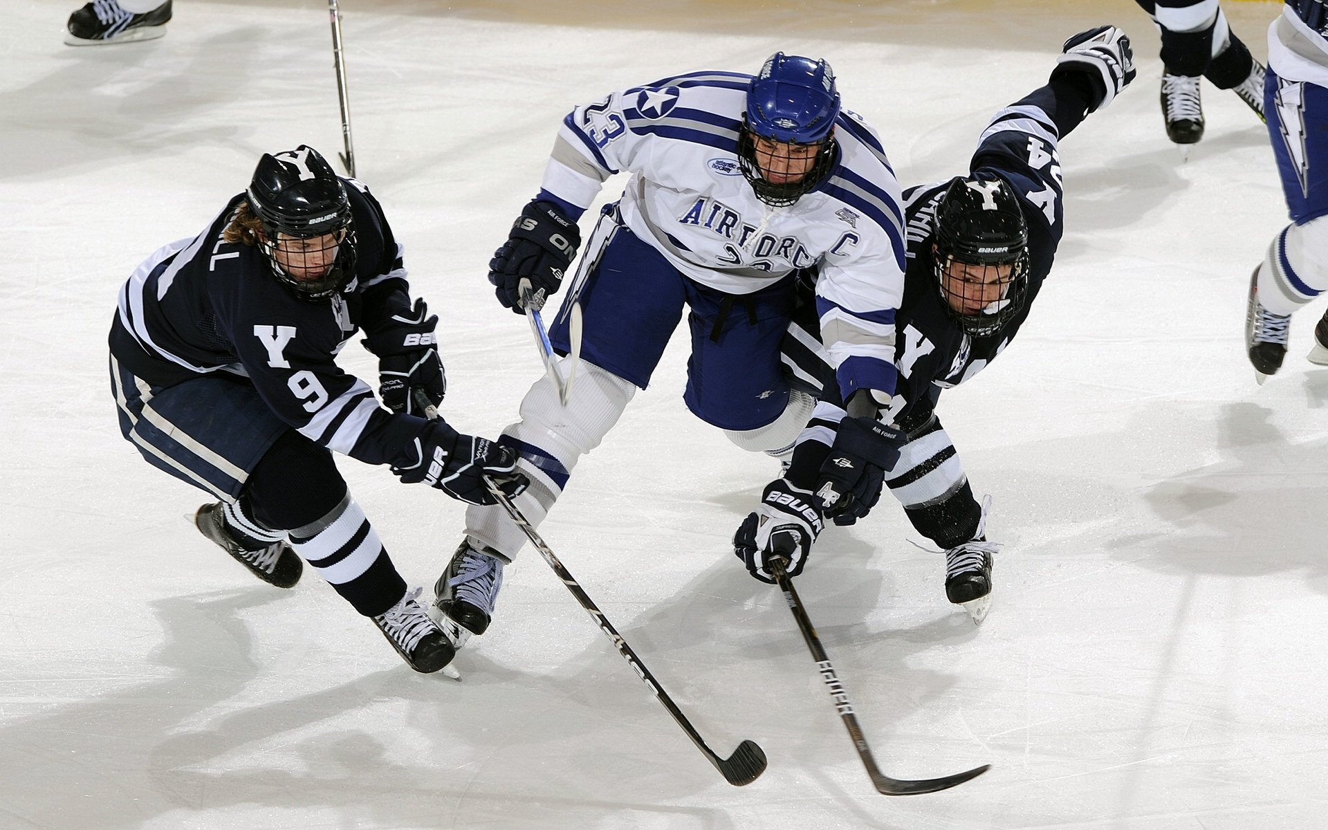 爱游戏app下载-国外退役教练受聘，带来多国联防理念融合，国外退役运动员
